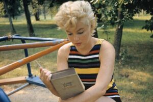 monroe-reads-joyce1